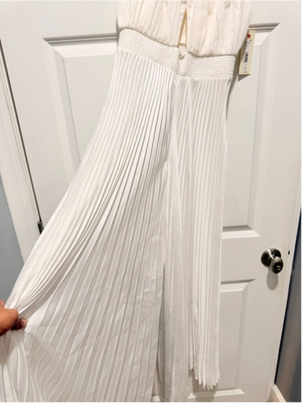 Women's Alice + Olivia Pleated Cutout Jumpsuit in Off White, Size 2 - Picture 8 of 11